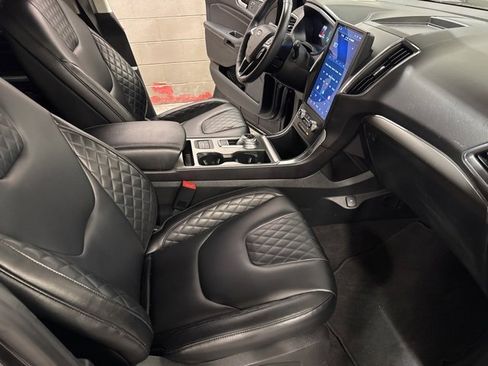 Used 2024 Ford Edge Titanium image 10