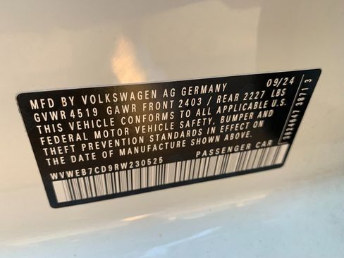 Used 2024 Volkswagen Golf R AWD/4WD image 28