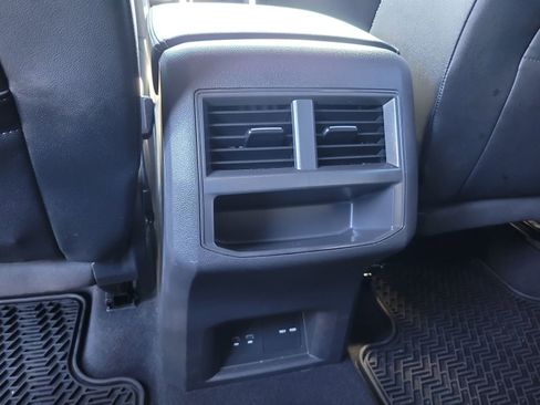 Used 2021 Volkswagen Atlas Cross Sport SE image 14