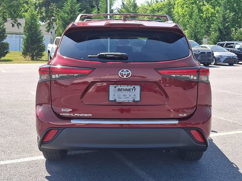 Used 2023 Toyota Highlander XLE FWD image 5