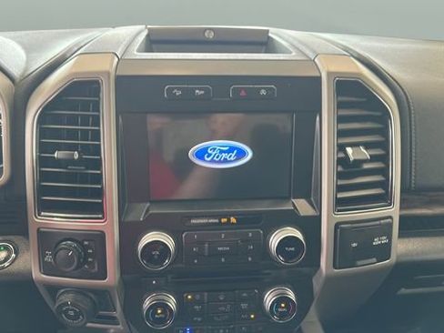 Used 2018 Ford F150 Lariat w/ Equipment Group 502A Luxury image 11