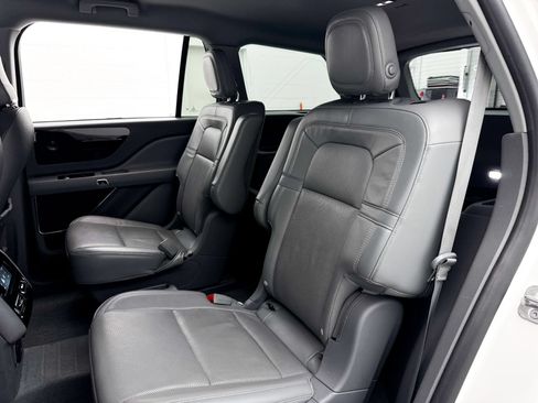 Used 2020 Lincoln Aviator Reserve w/ Elements Package Plus AWD/4WD image 32