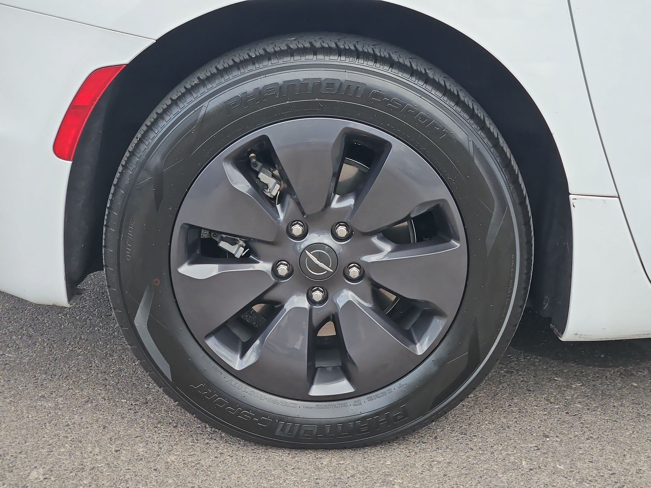 Used 2020 Chrysler Pacifica Touring-L FWD image 12