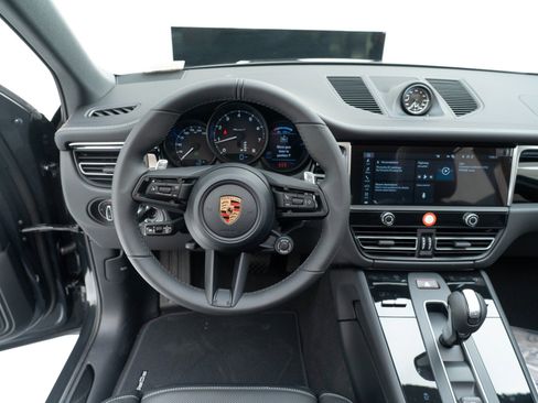 New 2026 Porsche Macan image 32