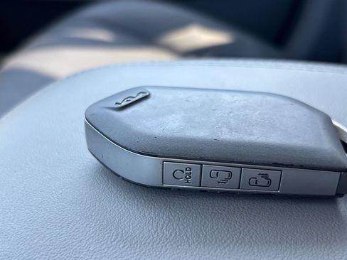 Used 2026 Kia Carnival FWD image 27