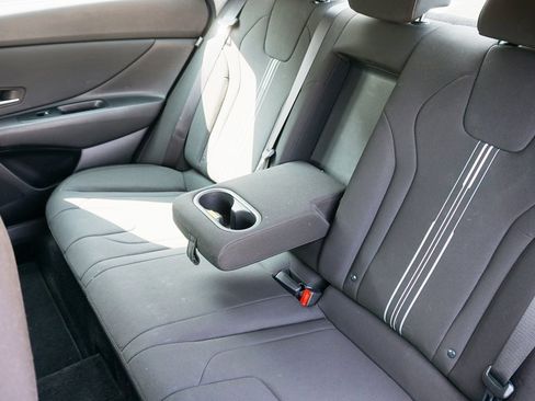 Used 2024 Hyundai Elantra SEL w/ Convenience Package image 9