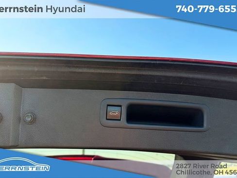 Used 2021 Toyota Highlander XLE AWD/4WD image 29