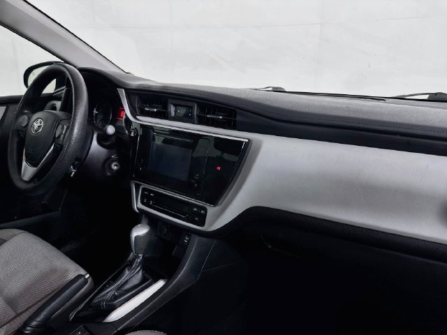 Used 2018 Toyota Corolla LE FWD image 26