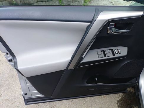 Used 2018 Toyota RAV4 XLE AWD/4WD image 11