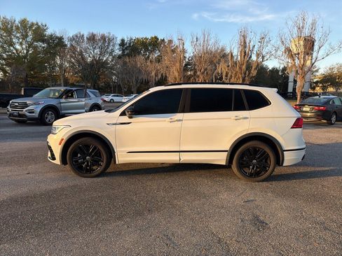 Used 2022 Volkswagen Tiguan SE R-Line image 2