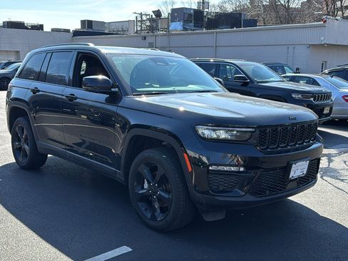 Certified 2024 Jeep Grand Cherokee Limited w/ Luxury Tech Group II image 3