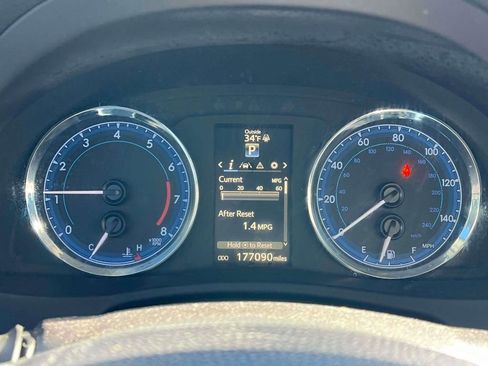 Used 2018 Toyota Corolla LE image 23