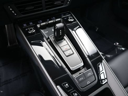 Certified 2025 Porsche 911 Carrera RWD image 24