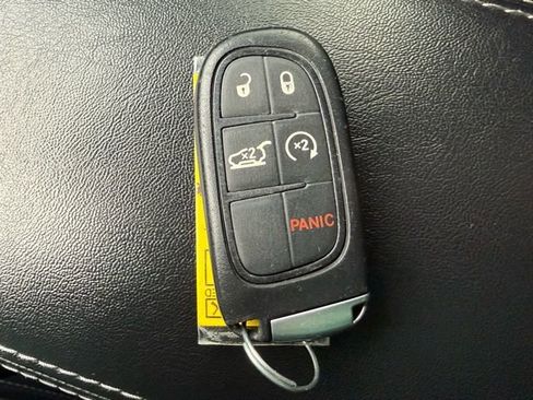 Used 2019 Jeep Cherokee Limited image 17