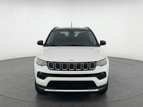 Used 2025 Jeep Compass Limited AWD/4WD image 2