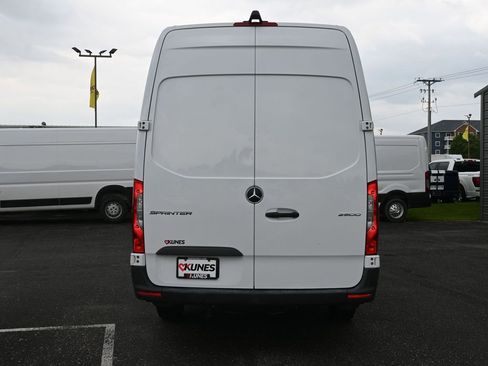 Used 2025 Mercedes-Benz Sprinter 2500 image 5
