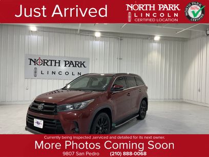 Used 2019 Toyota Highlander SE