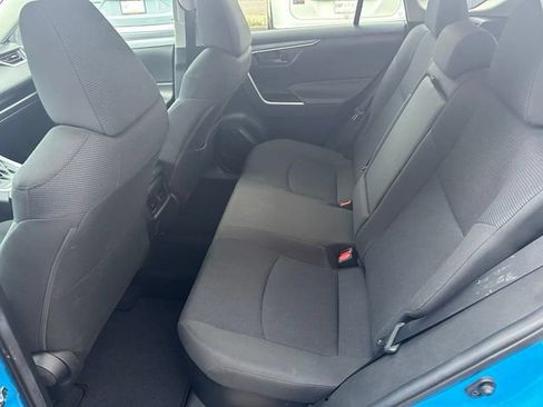 Used 2021 Toyota RAV4 LE AWD/4WD image 14