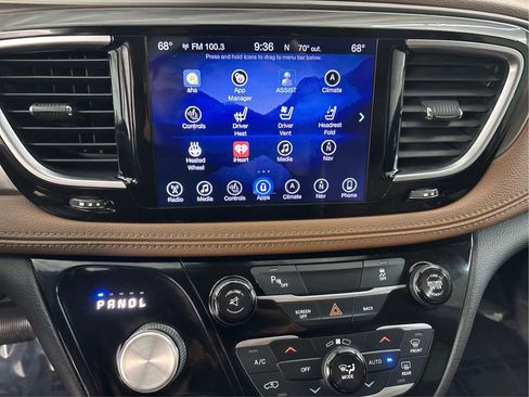 Used 2017 Chrysler Pacifica Limited FWD image 43