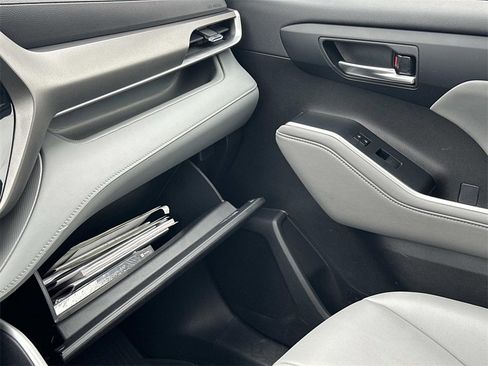 Certified 2023 Toyota Highlander XLE image 36