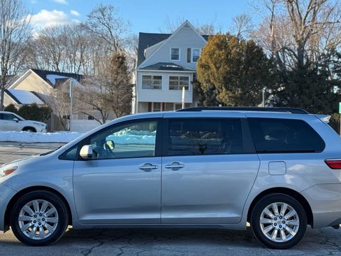 Used 2015 Toyota Sienna LE image 7