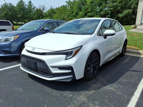 Used 2023 Toyota Corolla SE FWD image 2