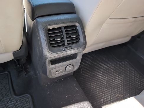 Used 2019 Volkswagen Tiguan SE image 26