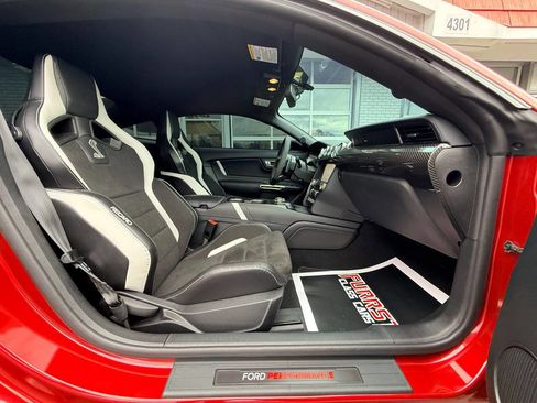 Used 2021 Ford Mustang Shelby GT500 w/ Carbon Fiber Track Pack image 37