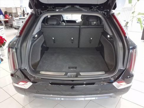 New 2025 Cadillac Optiq Luxury 1 w/ LPO, ONYX Package image 5