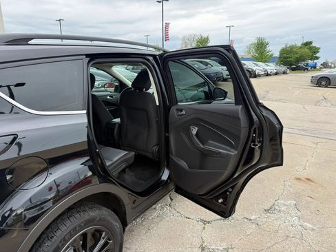 Used 2018 Ford Escape SE w/ SE Sync 3 Package AWD/4WD image 22