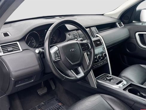 Used 2018 Land Rover Discovery Sport SE image 10