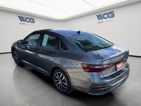Used 2025 Volkswagen Jetta SE FWD image 5