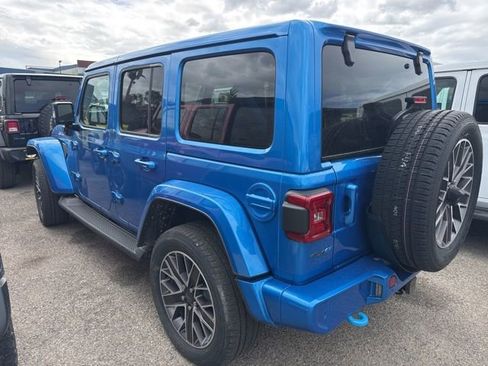 Used 2023 Jeep Wrangler Unlimited Sahara AWD/4WD image 6
