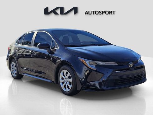 Used 2023 Toyota Corolla LE image 5