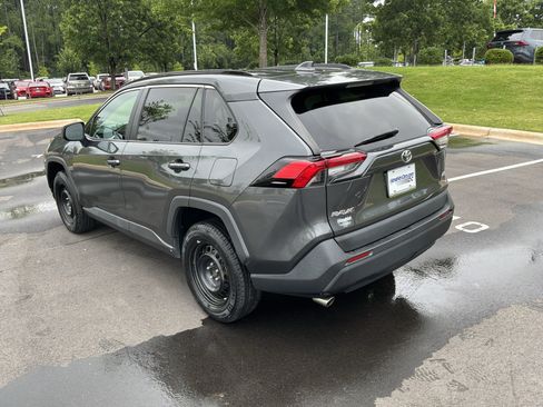 Used 2021 Toyota RAV4 LE FWD image 12