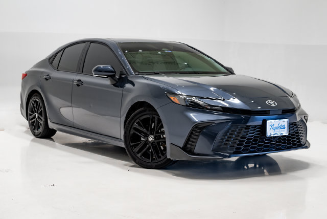 Used 2026 Toyota Camry SE w/ Multimedia Upgrade Package FWD image 5