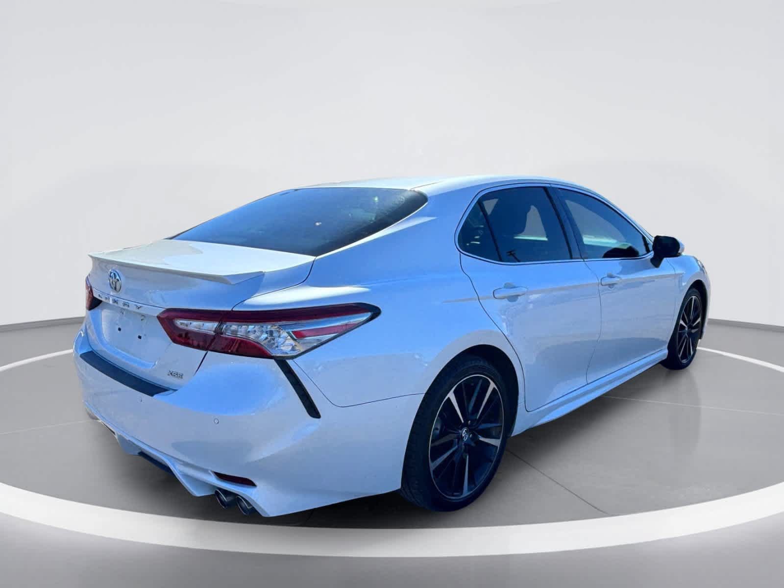 Used 2018 Toyota Camry XSE FWD image 4