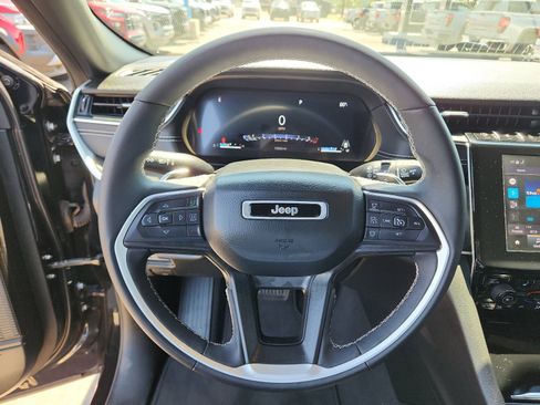 Used 2024 Jeep Grand Cherokee L Altitude image 17