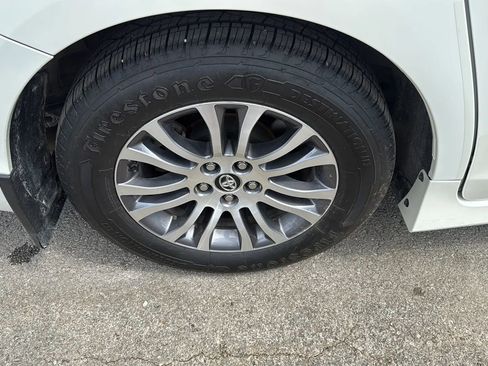 Used 2019 Toyota Sienna XLE image 35