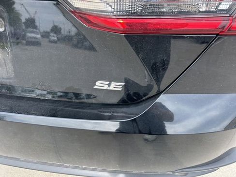 Used 2025 Toyota Camry SE w/ Convenience Package image 4