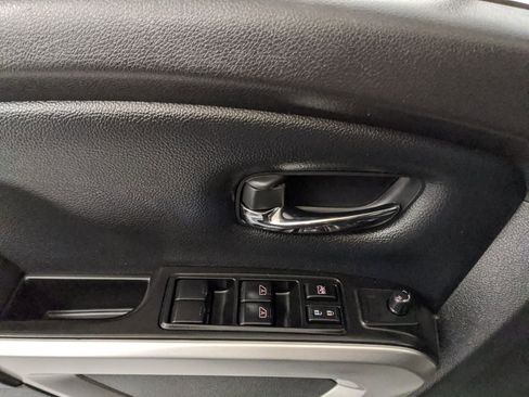 Used 2024 Nissan Titan SV image 20