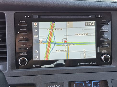 Used 2020 Toyota Sienna XLE w/ XLE Navigation Package image 33