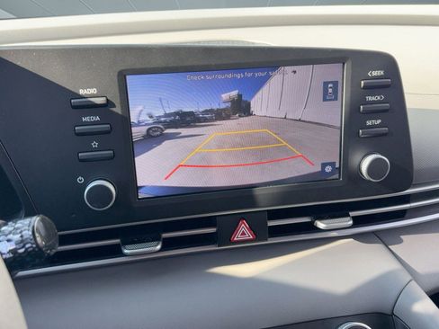 Used 2023 Hyundai Elantra SE image 15