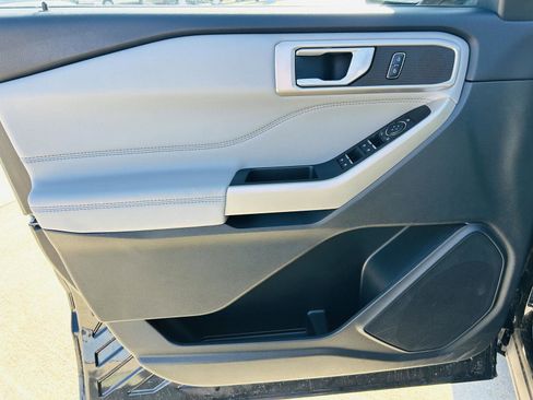 Used 2023 Ford Explorer XLT w/ Equipment Group 202A image 10