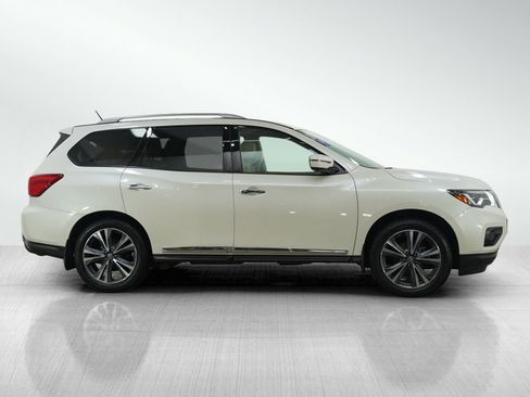 Used 2017 Nissan Pathfinder Platinum image 6