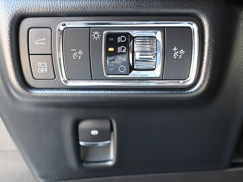 Used 2022 Lincoln Nautilus Reserve w/ Equipment Group 201A FWD image 11