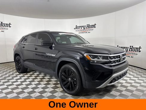 Used 2023 Volkswagen Atlas Cross Sport SE w/ Panoramic Sunroof Package FWD image 4