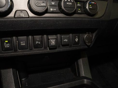 Certified 2023 Toyota Tacoma TRD Off-Road image 14