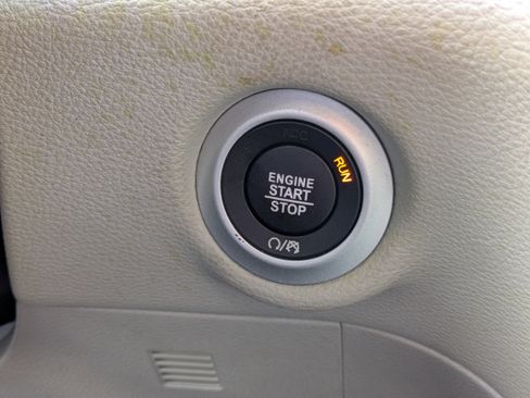 Used 2022 Chrysler Pacifica Limited image 30