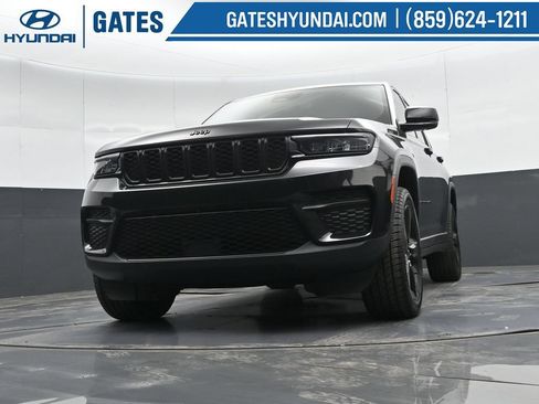 Used 2023 Jeep Grand Cherokee Altitude AWD/4WD image 46